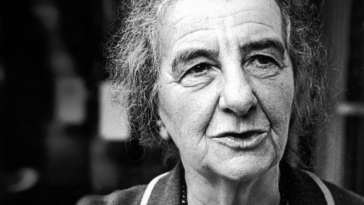Primer plano en blanco y negro de Golda Meir